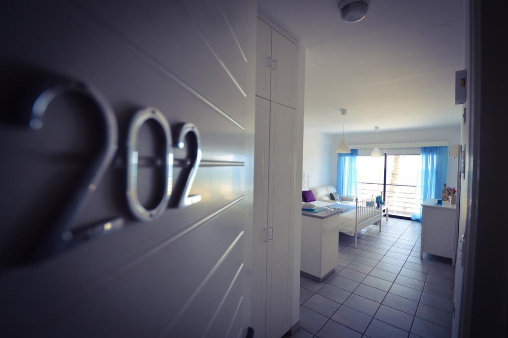 Krasas Beach Apartment Rentals Larnaca Kamer foto